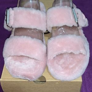 UGG FUZZ YEAH SLIDES
SIZE 8 US
PINK